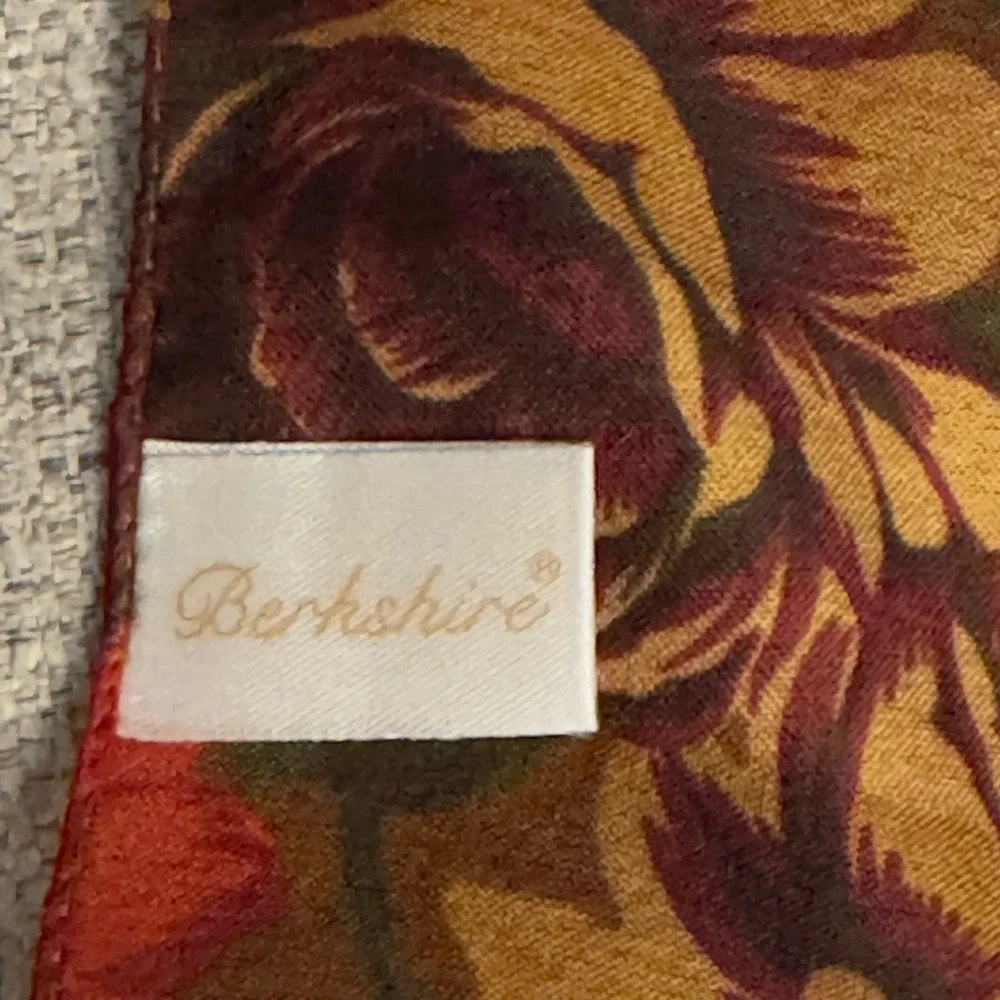Berkshire Vintage Floral Square Scarf Red Rose Made in Italy 30x30‎ Polyester